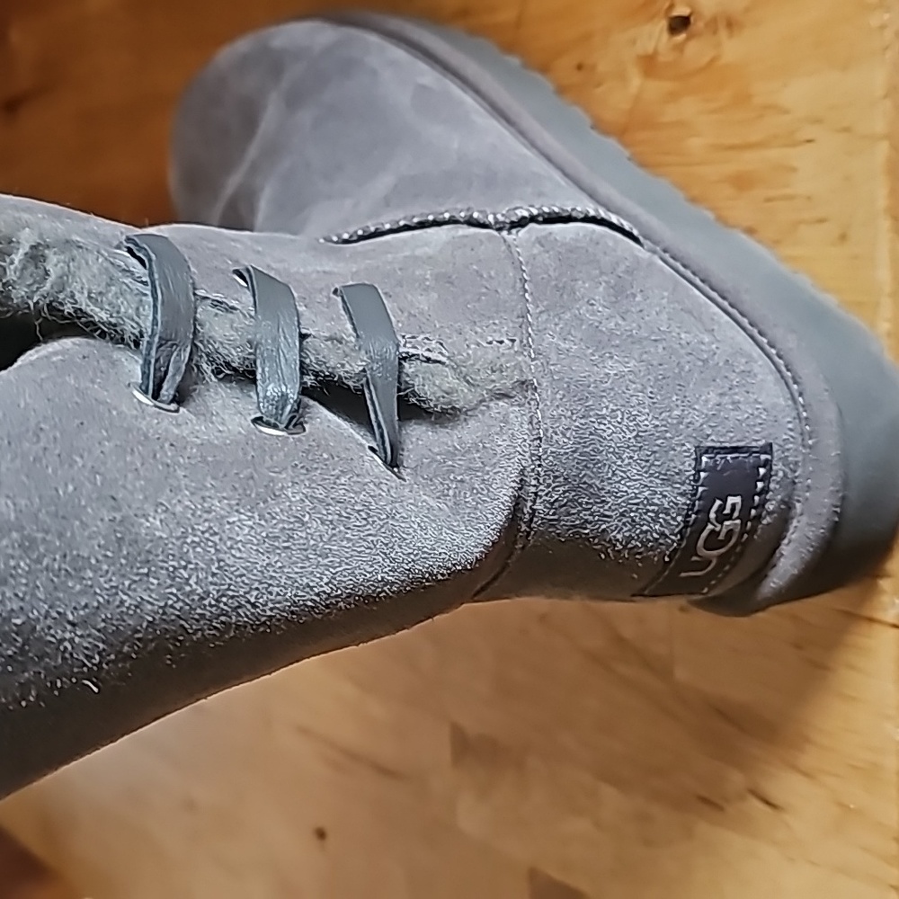 UGG Boots - Picture 4 of 4